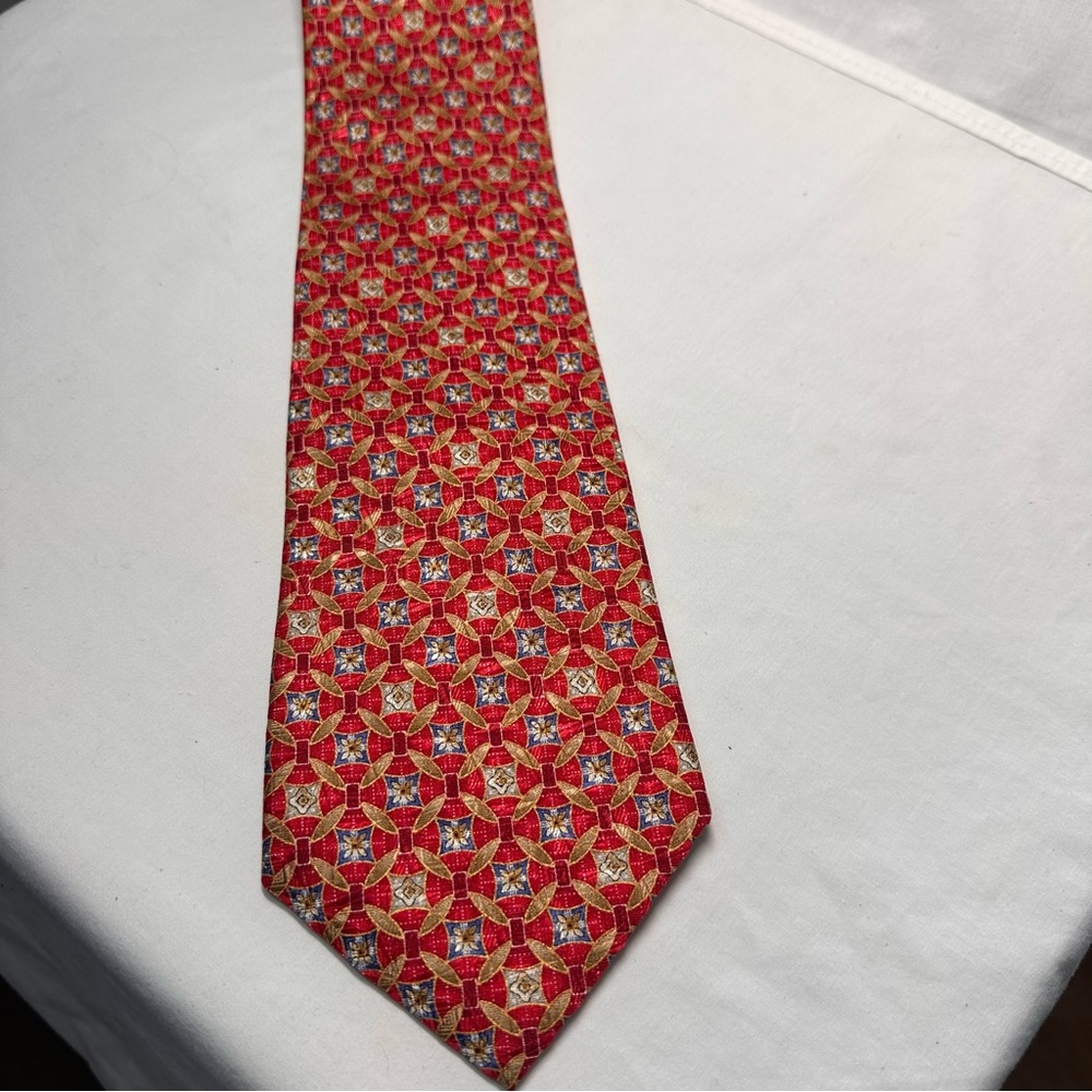 Roundtree & Yorke Geometric Red and‎ Gold Tie